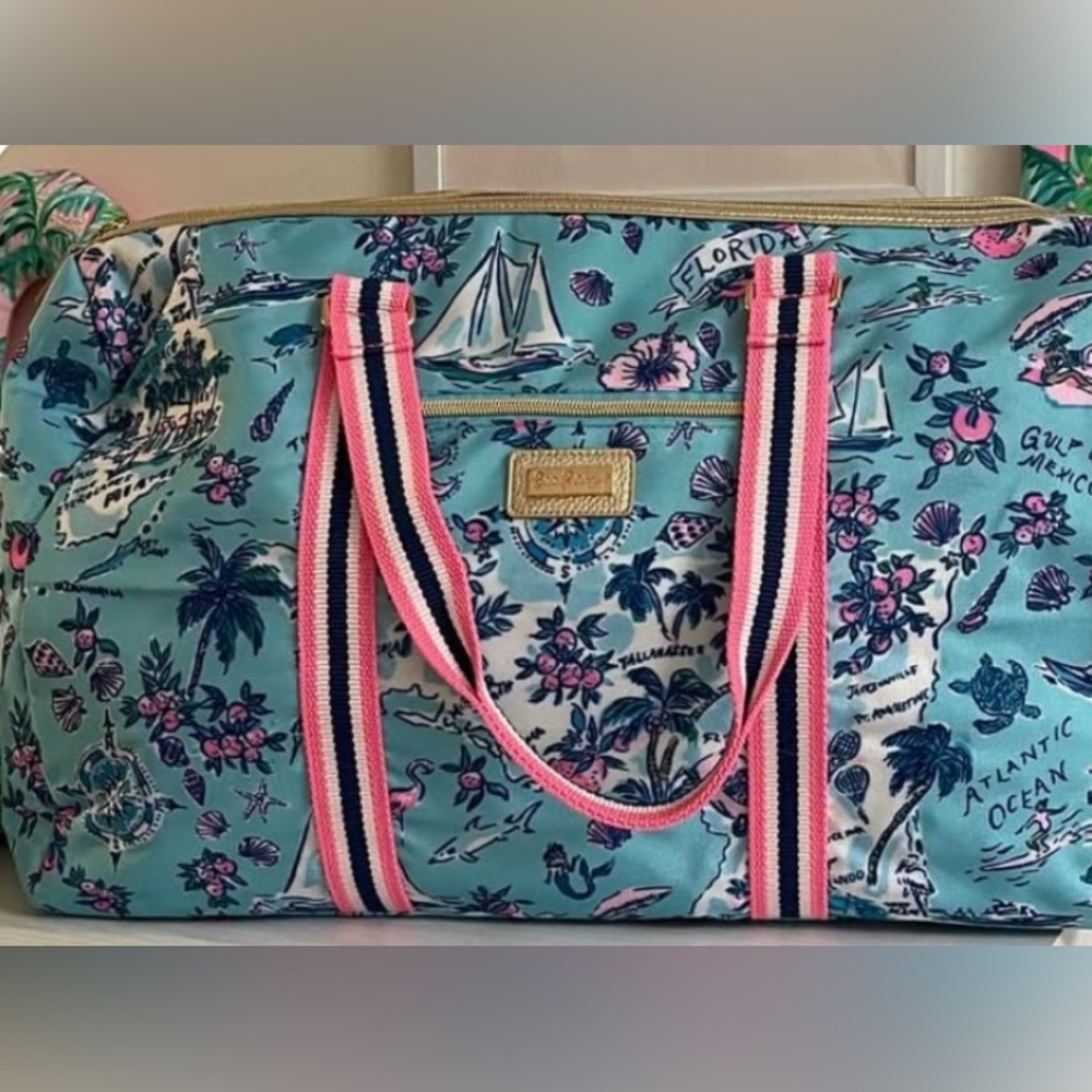 Lilly Pulitzer Weekender Bag with makeup bag GWP nwot
